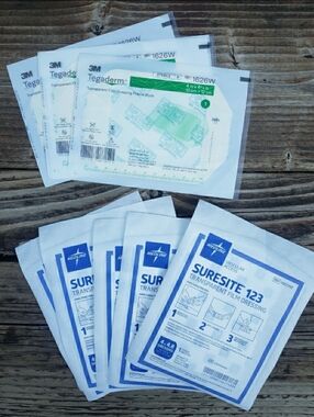 (9) Transparent Film Dressings - (4) 3M Tegaderm & (5) Medline Suresite 123